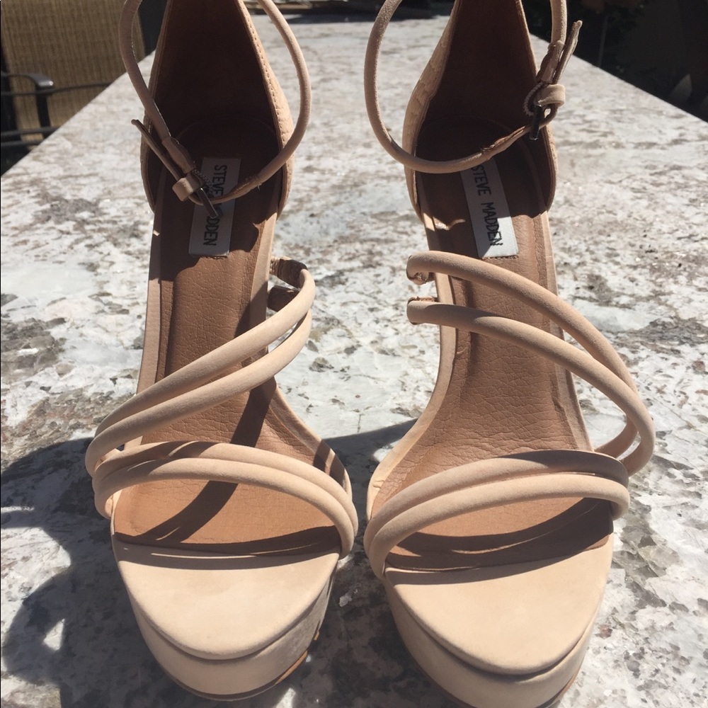 Never worn Steve Madden beige heel size 10